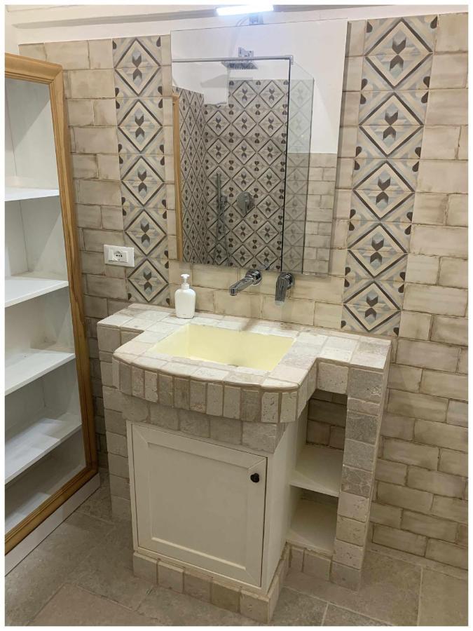 White Stone Flats & Studios Остуни Номер фото