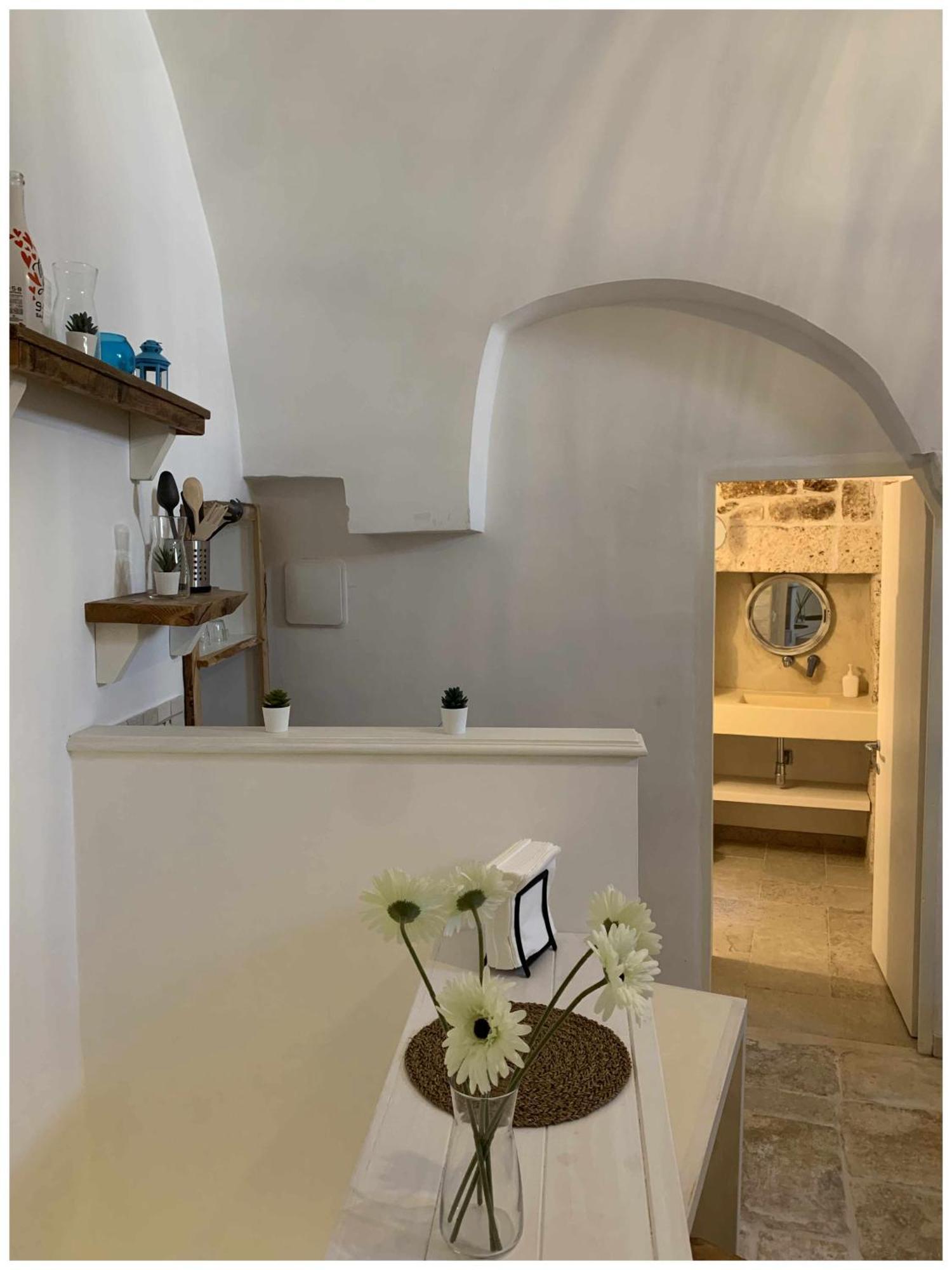 White Stone Flats & Studios Остуни Номер фото