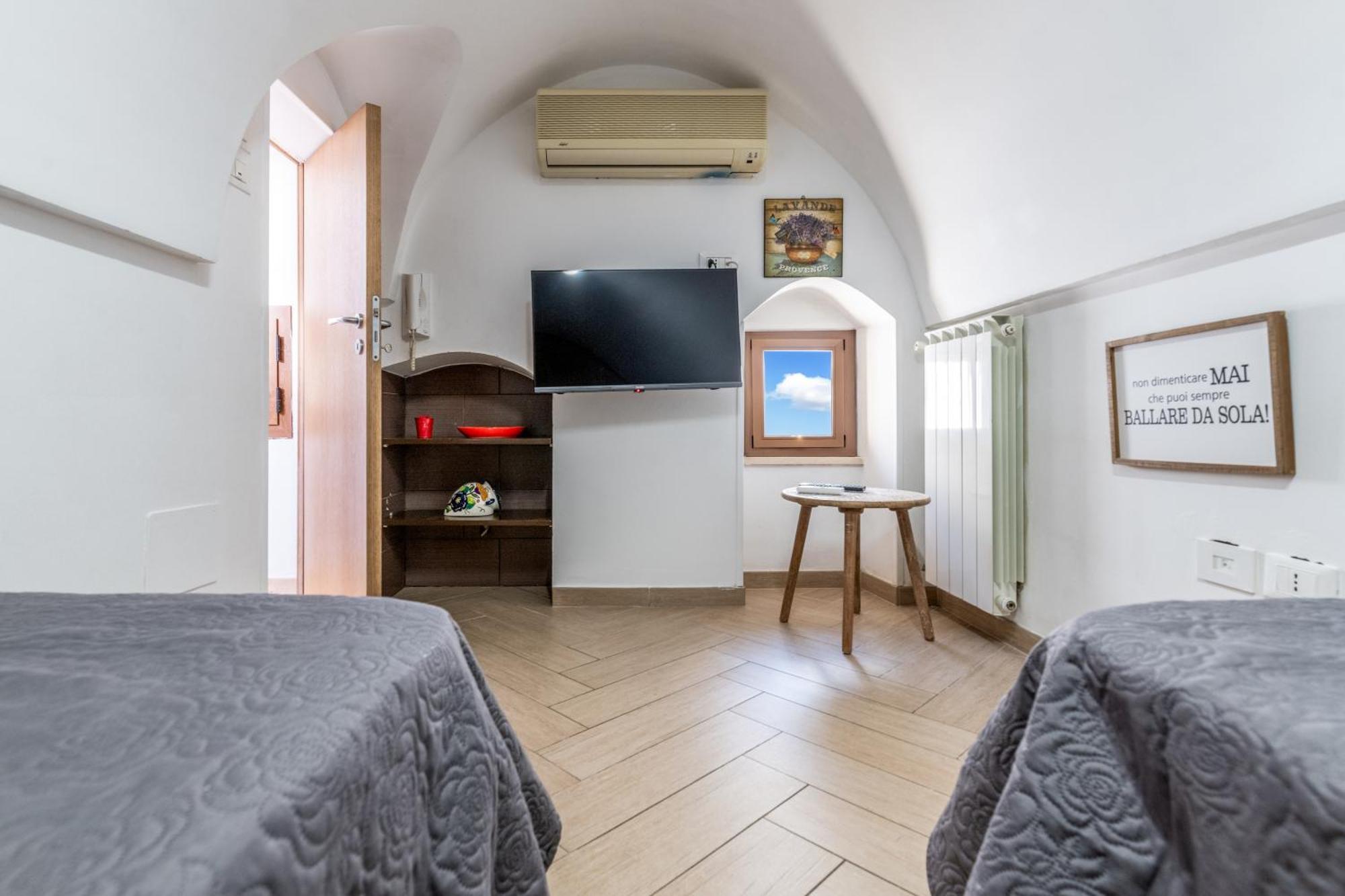 White Stone Flats & Studios Остуни Номер фото