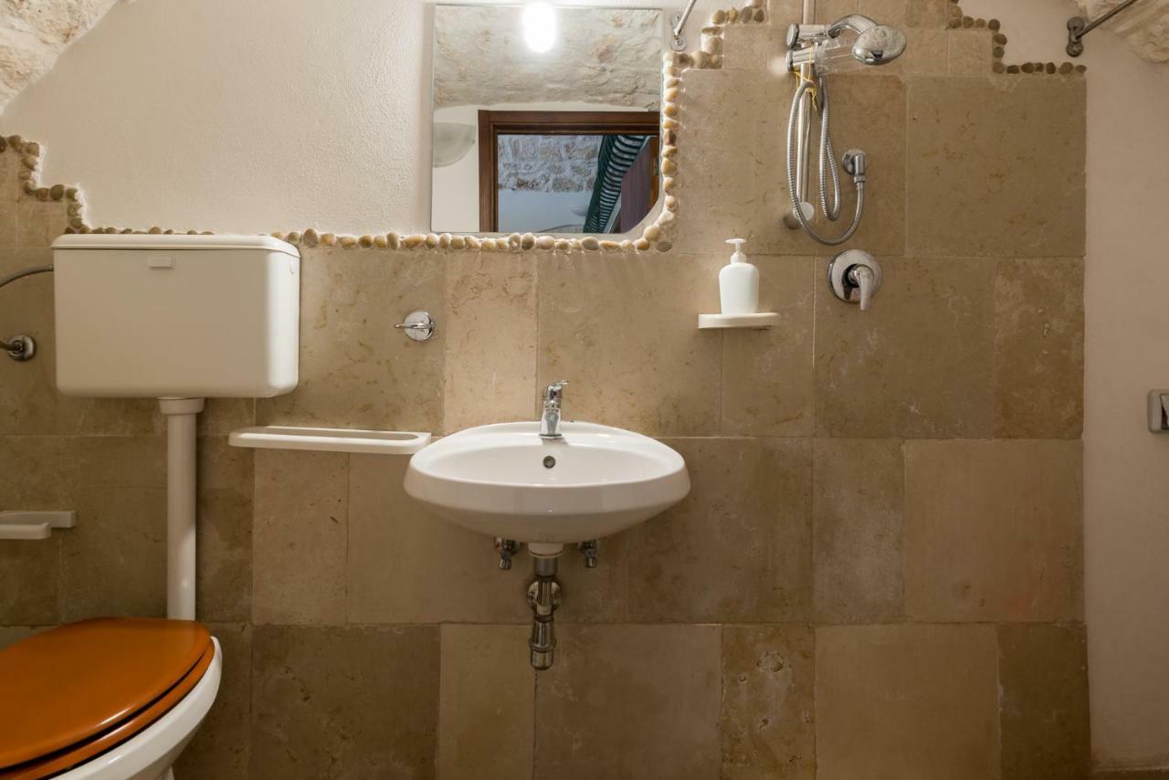 White Stone Flats & Studios Остуни Номер фото